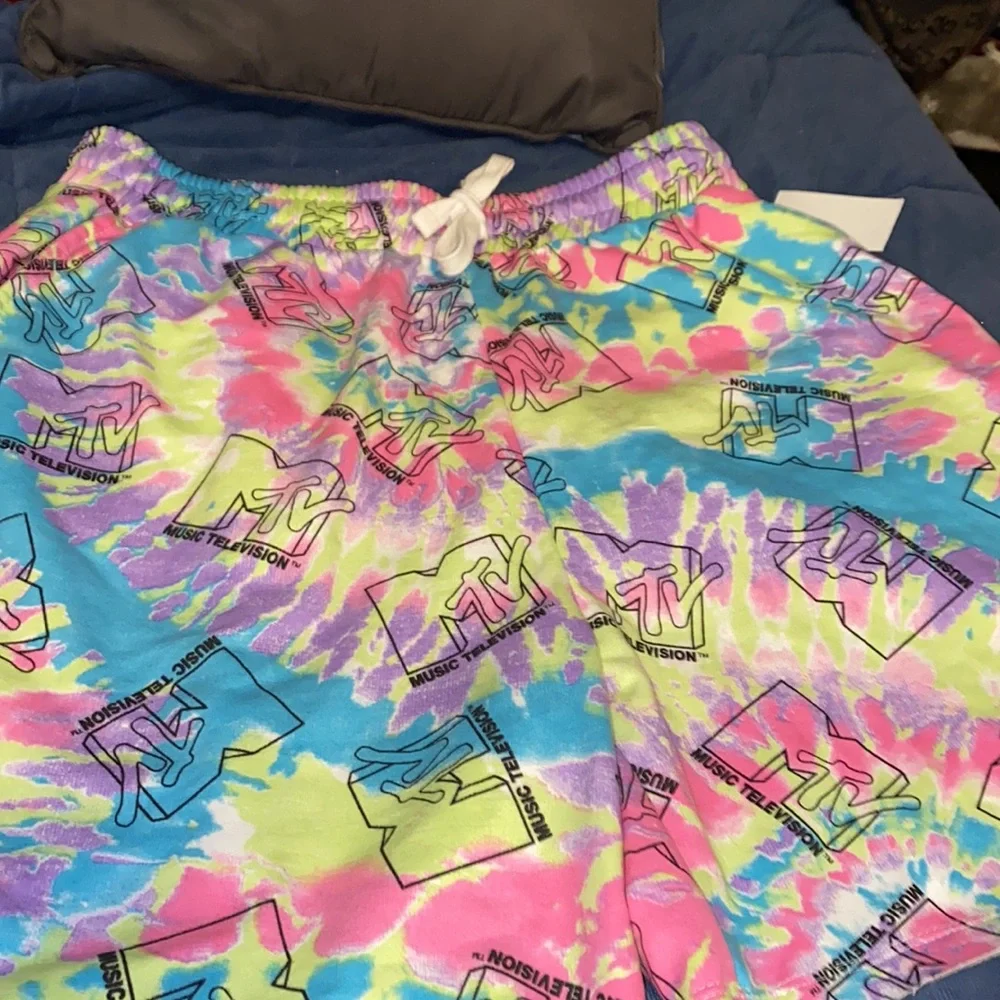 NWT MTV tie dyed‎ sweat shorts w/pockets &drawstring. Very vibrant&comfortable